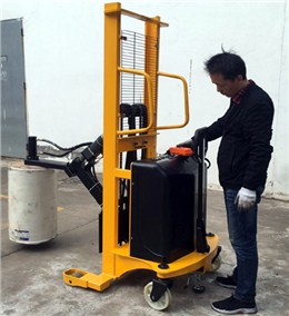 惠泽叉车生产出3英寸6英寸纸卷芯涨轴胀纸旋转车